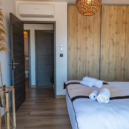 Villa Tinoeva Mare Di