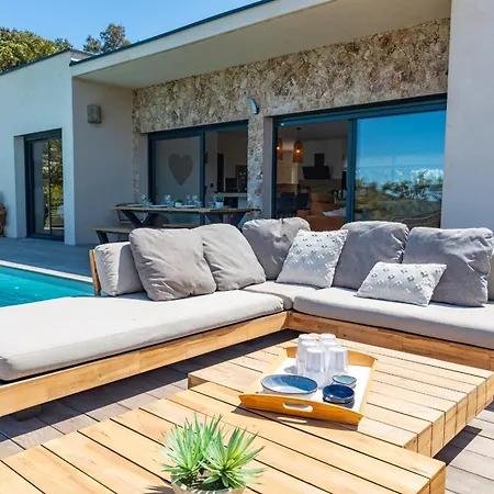 Villa Tinoeva Mare Di *