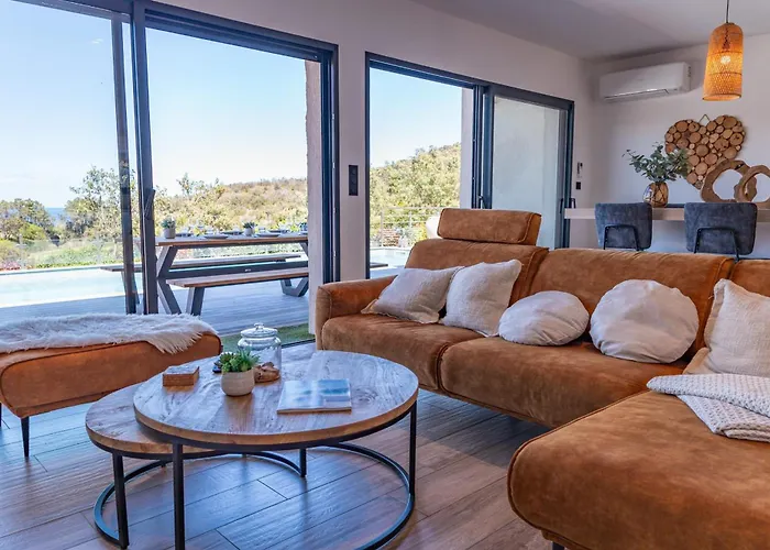 Tinoeva Mare Di Vila